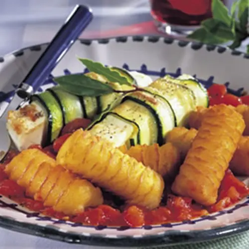 Schafskäse im Zucchini-Mantel mit Kroketten