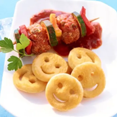 Hackbällchen-Gemüse-Spieß mit Potato Smiles