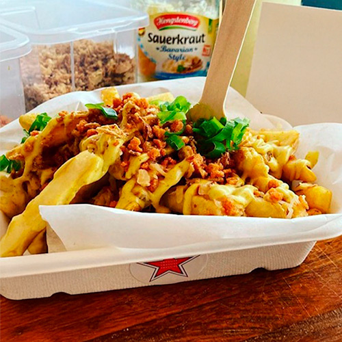 Frites garnies de choucroute