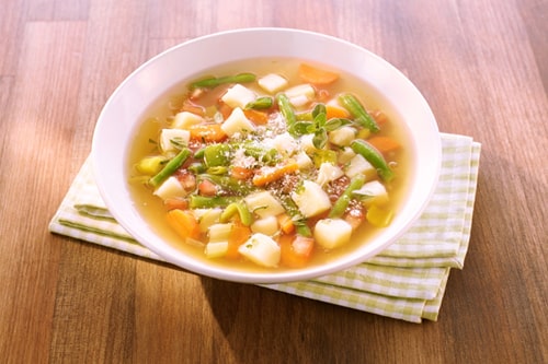 Majoran-Minestrone mit Kartoffelwürfeln und Kräuternote - McCain ...