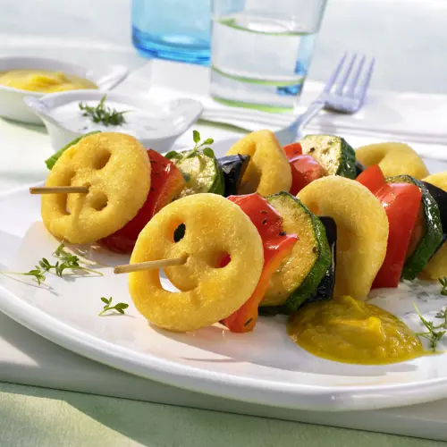 Gemüse-Spieße mit Kresse-Joghurt Dip und Potato Smiles