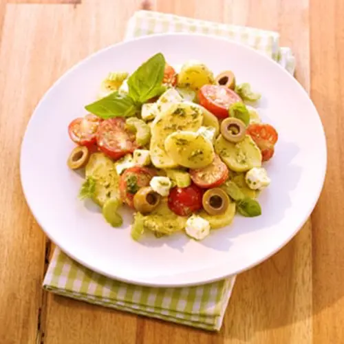 Kartoffelsalat „al Pesto” mit Feta Oliven und Tomaten