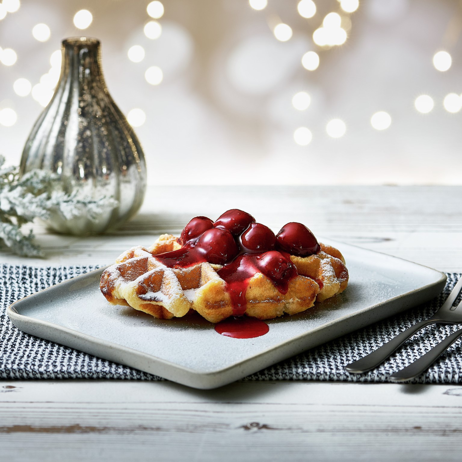 Gaufre gourmande aux cerises chaudes