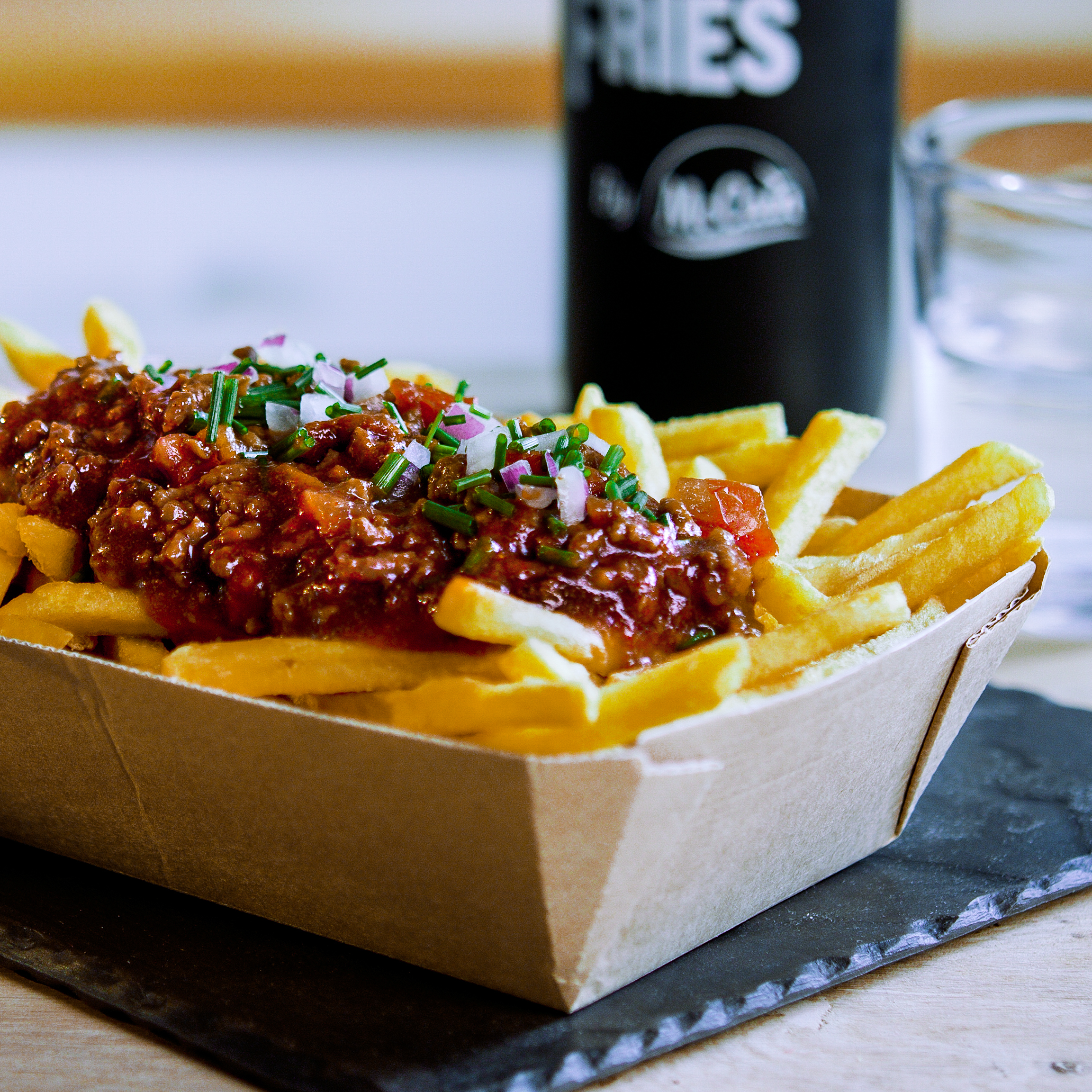 Loaded Frytki Chili BBQ z Wołowiną