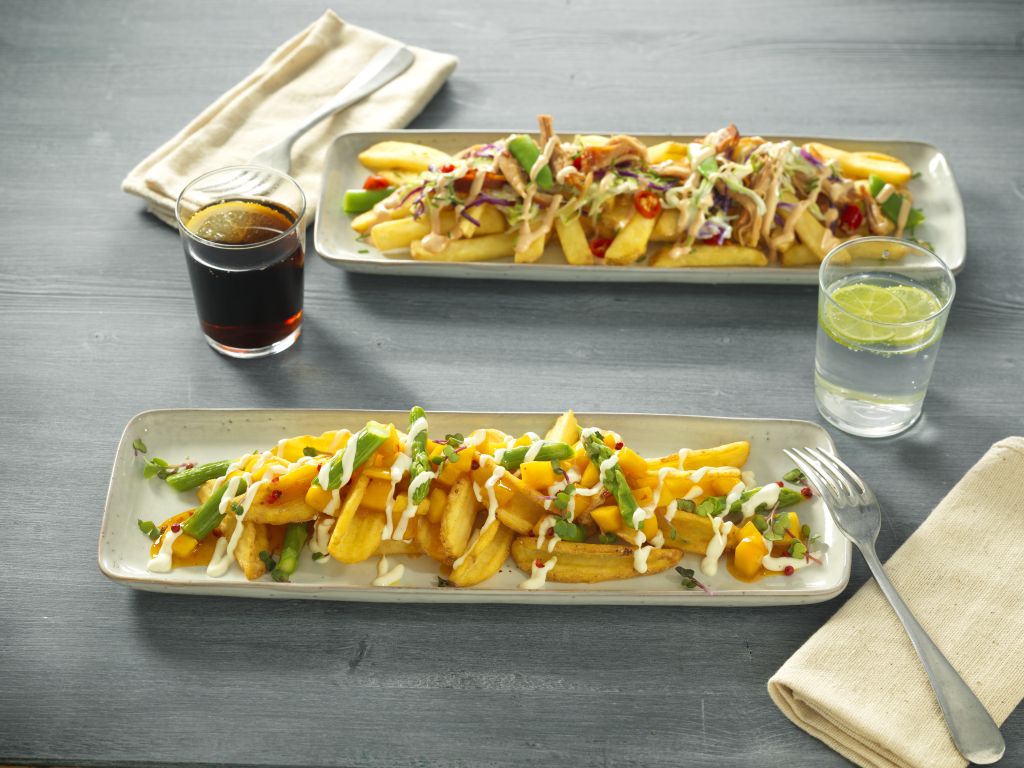 Loaded fries vegetarisch (mit Mangosalat, günem Spargel, Limonencreme)