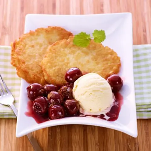 Kartoffelpuffer mit Vanilleeis und Brandy-Kirschen