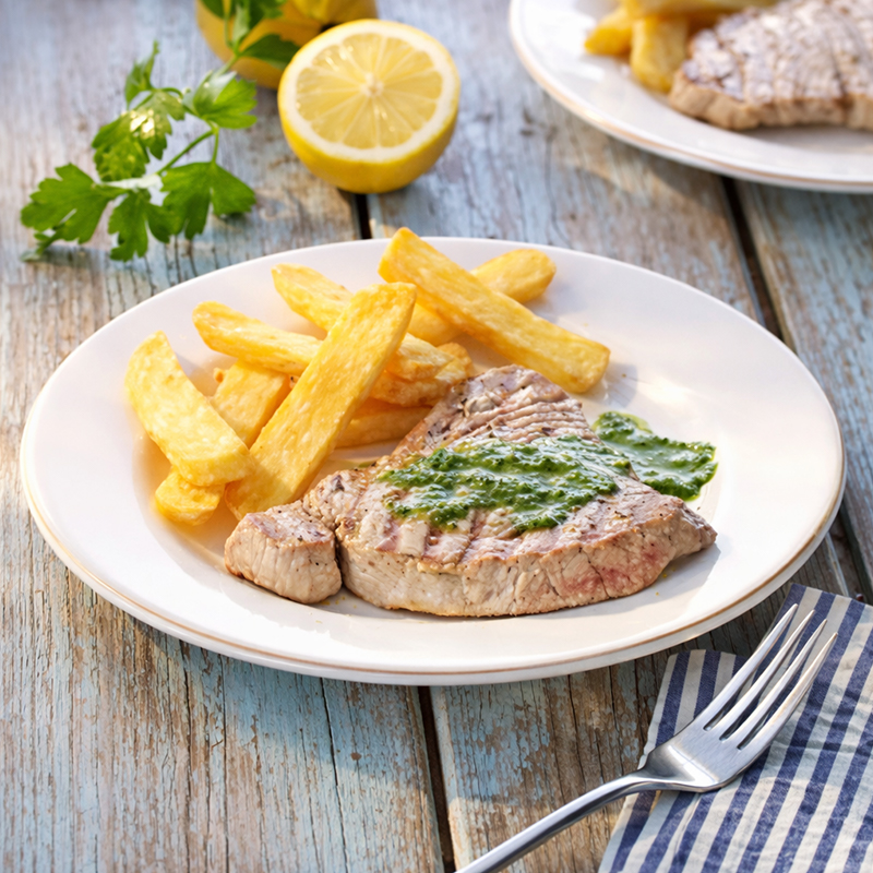 Steak de thon pesto persil-citron et frites Steakhouse